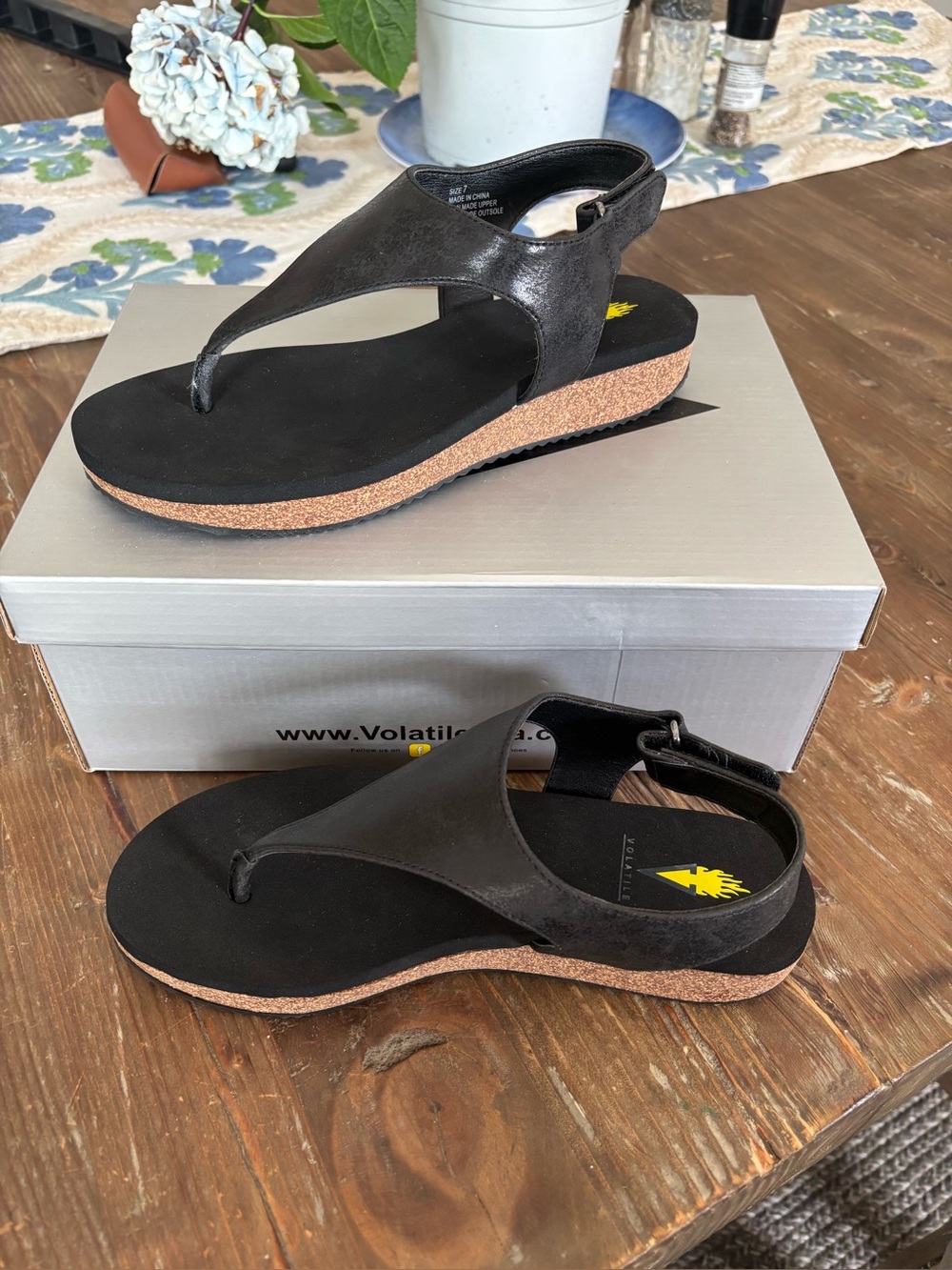 NEW VOLATILE women's trek sandal in black size 7